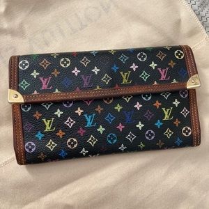 Authentic Louis Vuitton international wallet